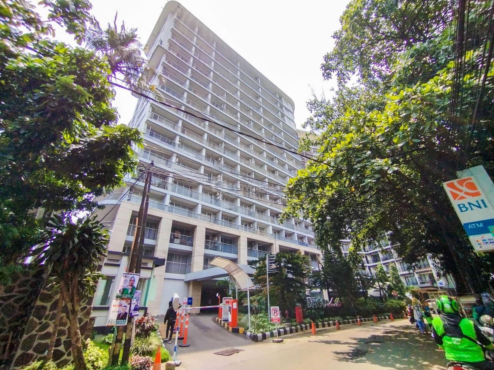 Tranquil Designed 2br Dago By Travelio Apartemen